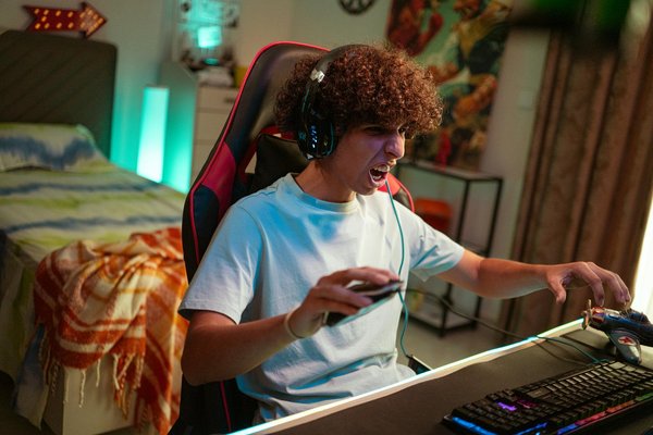 Mastering the Art of Crafting a High-Performance Gaming Rig: Intel Core i7-11700K & NVIDIA RTX 3070 in the Striking Lian Li PC-O11 Dynamic